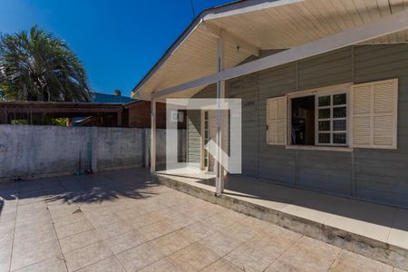 Quintal de casa à venda com 4 quartos, 99m² em Sarandi, Porto Alegre
