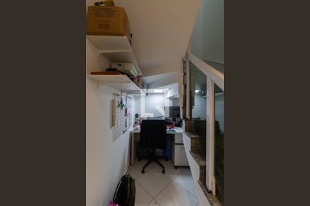 Escada de casa à venda com 3 quartos, 102m² em Vila Marieta, São Paulo