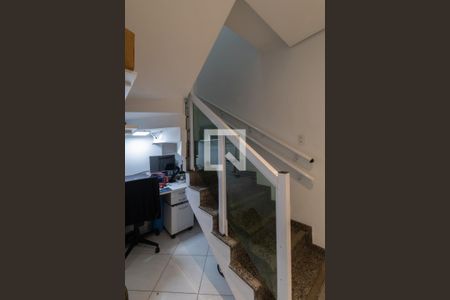 Escada de casa à venda com 3 quartos, 102m² em Vila Marieta, São Paulo