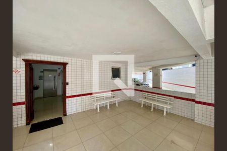 Hall social de apartamento para alugar com 1 quarto, 57m² em Vila Tupi, Praia Grande