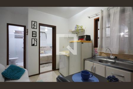 Sala/Cozinha de apartamento para alugar com 1 quarto, 31m² em Canto da Lagoa, Florianópolis