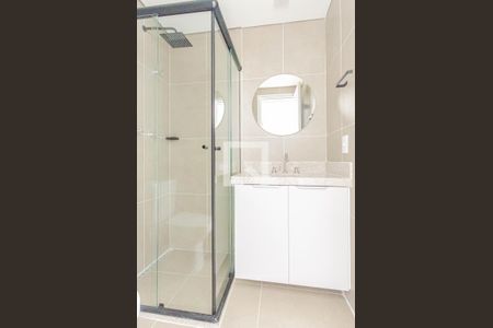 Banheiro de kitnet/studio para alugar com 1 quarto, 24m² em Liberdade, São Paulo
