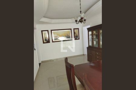 Casa à venda com 3 quartos, 220m² em Vila Carrão, São Paulo