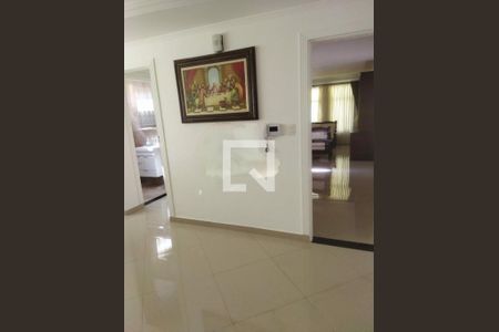 Casa à venda com 3 quartos, 220m² em Vila Carrão, São Paulo