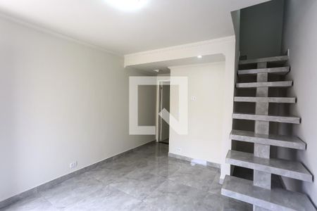 Sala de casa de condomínio para alugar com 2 quartos, 110m² em Campo Limpo, São Paulo