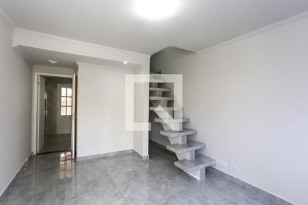 Sala de casa de condomínio para alugar com 2 quartos, 110m² em Campo Limpo, São Paulo