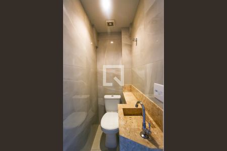 Lavabo de casa de condomínio para alugar com 2 quartos, 110m² em Campo Limpo, São Paulo