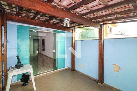 Varanda de casa à venda com 3 quartos, 200m² em Jardim Maria Estela, São Paulo