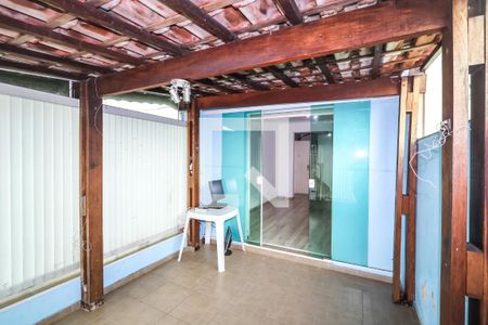 Varanda de casa à venda com 3 quartos, 200m² em Jardim Maria Estela, São Paulo