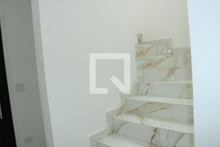 Escada de casa de condomínio para alugar com 3 quartos, 206m² em Jardim Nova Coimbra, Cotia