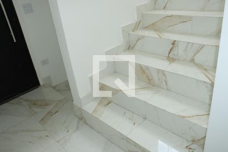 Escada de casa de condomínio para alugar com 3 quartos, 206m² em Jardim Nova Coimbra, Cotia