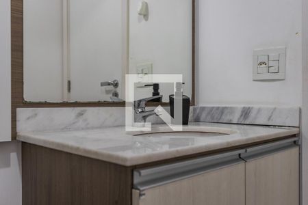 Banheiro de apartamento à venda com 2 quartos, 60m² em São Sebastião, Porto Alegre