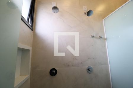 Banheiro Suíte 4 de casa de condomínio para alugar com 4 quartos, 218m² em Granja Marileusa, Uberlândia