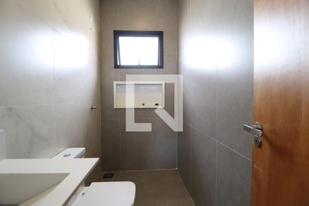 Banheiro de Serviço de casa de condomínio para alugar com 4 quartos, 218m² em Granja Marileusa, Uberlândia