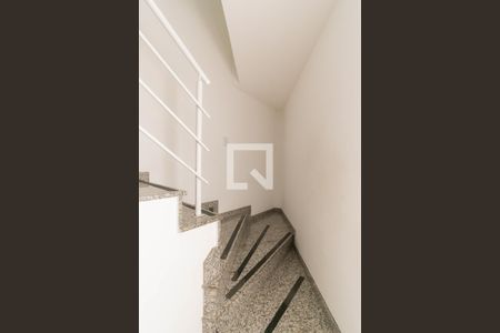 Escada de casa à venda com 2 quartos, 72m² em Vila Ivone, São Paulo