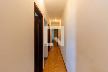Corredor de casa à venda com 3 quartos, 200m² em Vila Sao Domingos, São Paulo