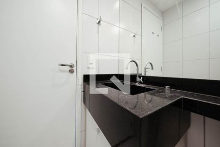 Banheiro de apartamento à venda com 2 quartos, 37m² em Vila Pierina, São Paulo