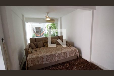 Área de TV de casa à venda com 5 quartos, 325m² em Pé Pequeno, Niterói