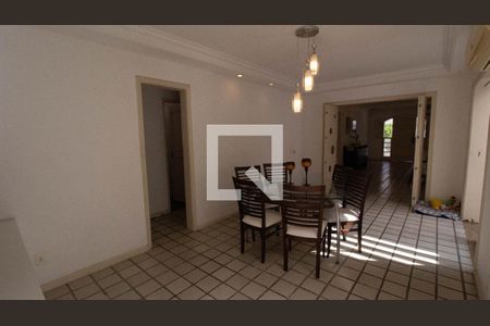 Sala de casa à venda com 5 quartos, 325m² em Pé Pequeno, Niterói