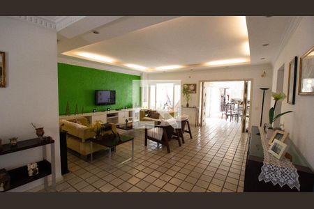 Sala de casa à venda com 5 quartos, 325m² em Pé Pequeno, Niterói