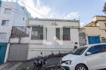 Fachada de casa à venda com 3 quartos, 172m² em Santa Tereza, Belo Horizonte