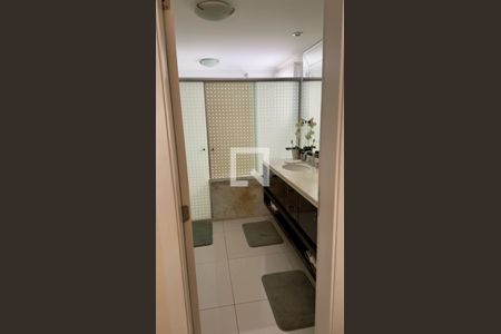 Banheiro de apartamento à venda com 4 quartos, 210m² em Moema, São Paulo