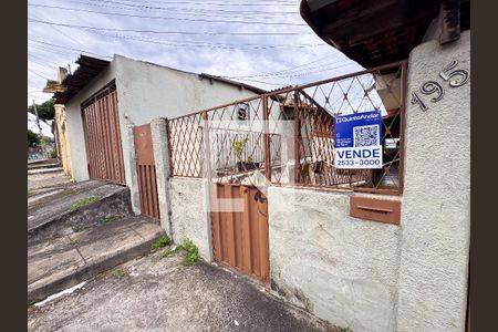 Fachada de casa à venda com 3 quartos, 192m² em Jardim Vera Cruz, Contagem