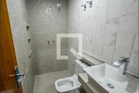 Banheiro Social de casa à venda com 3 quartos, 130m² em Vila Curuçá, Santo André