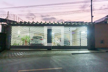 Fachada de casa à venda com 3 quartos, 299m² em Ayrosa, Osasco