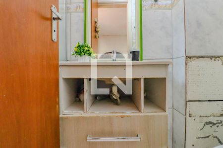 Banheiro de apartamento à venda com 2 quartos, 39m² em Rubem Berta, Porto Alegre