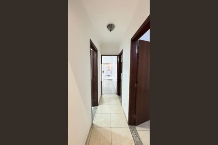 Corredor de casa à venda com 3 quartos, 162m² em Parque Oratório, Santo André