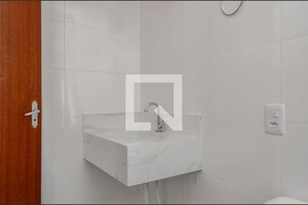 Banheiro de kitnet/studio para alugar com 1 quarto, 28m² em Campeche, Florianópolis