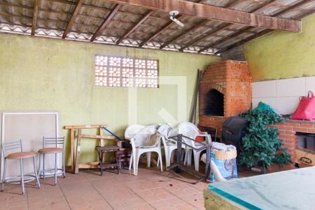 Área Externa de casa à venda com 4 quartos, 300m² em Jardim Piratininga, São Paulo