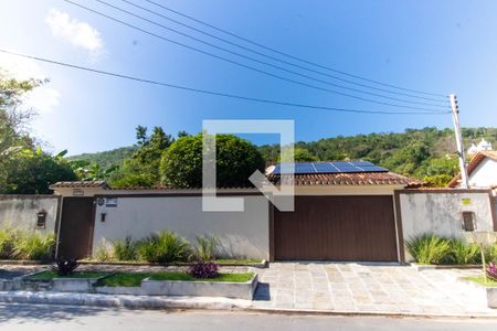 Fachada de casa à venda com 3 quartos, 300m² em Itaipu, Niterói