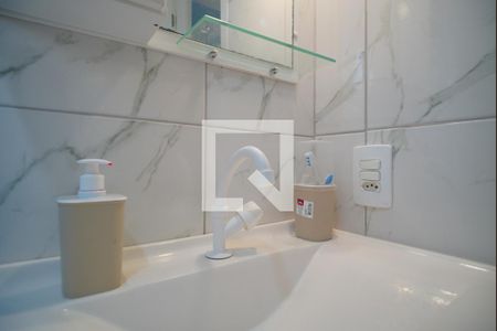 Banheiro de apartamento à venda com 2 quartos, 40m² em Santa Rosa de Lima, Porto Alegre