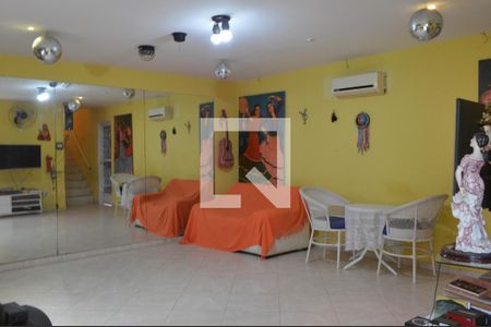 Sala de casa de condomínio para alugar com 1 quarto, 70m² em Pechincha, Rio de Janeiro