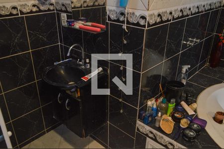 Banheiro da Suíte de casa de condomínio para alugar com 1 quarto, 70m² em Pechincha, Rio de Janeiro