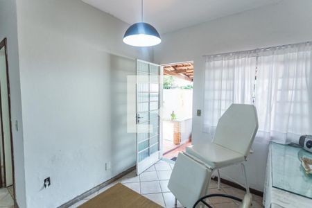 Cozinha da Casa de Fundos de casa à venda com 7 quartos, 600m² em Santa Cruz, Belo Horizonte