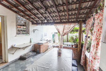 Cozinha 2 de casa à venda com 7 quartos, 600m² em Santa Cruz, Belo Horizonte