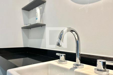 Banheiro  de kitnet/studio para alugar com 1 quarto, 21m² em Vila Clementino, São Paulo