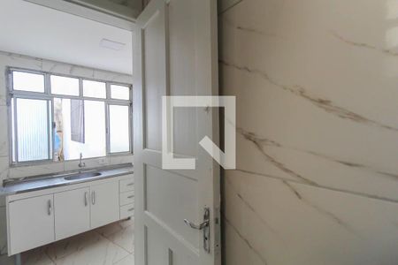 Banheiro de casa para alugar com 2 quartos, 60m² em Vila Alpina, São Paulo