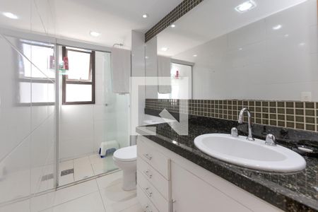 Banheiro da Suíte 1 de apartamento à venda com 3 quartos, 110m² em Vila da Serra, Nova Lima