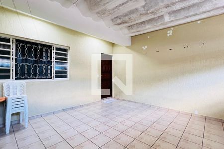 Garagem de casa à venda com 2 quartos, 300m² em Jardim Las Vegas, Guarulhos
