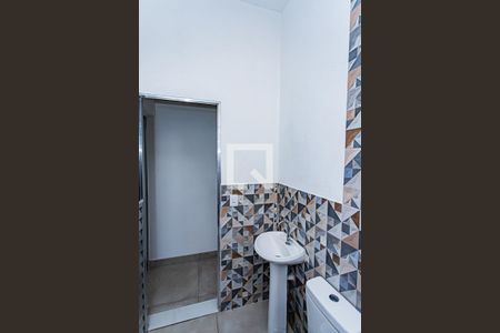 Banheiro de casa para alugar com 1 quarto, 31m² em Vila Boacava, São Paulo