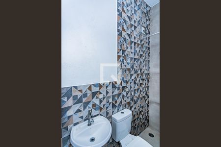 Banheiro de casa para alugar com 1 quarto, 31m² em Vila Boacava, São Paulo