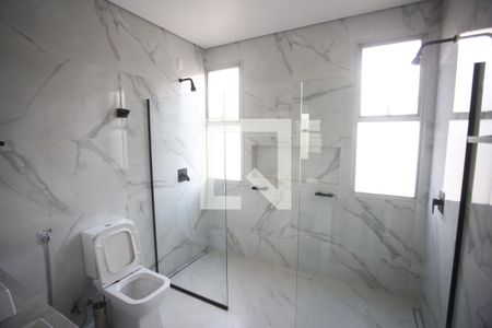 Banheiro da Suíte 2 de apartamento para alugar com 4 quartos, 200m² em Grajaú, Belo Horizonte