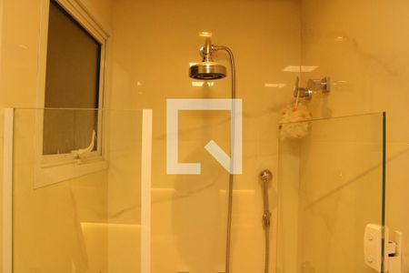 Banheiro de apartamento à venda com 3 quartos, 200m² em Vila Hamburguesa, São Paulo