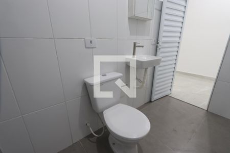 Banheiro de kitnet/studio para alugar com 1 quarto, 30m² em Quinta da Paineira, São Paulo
