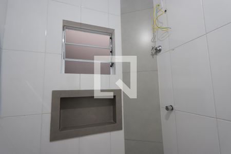 Banheiro de kitnet/studio para alugar com 1 quarto, 30m² em Quinta da Paineira, São Paulo