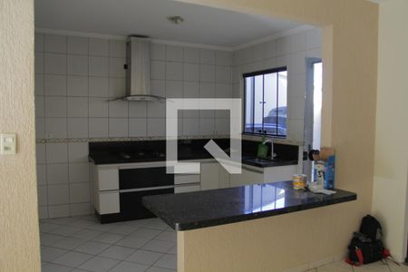 Cozinha de casa de condomínio à venda com 3 quartos, 184m² em Vila Monticelli, Goiânia